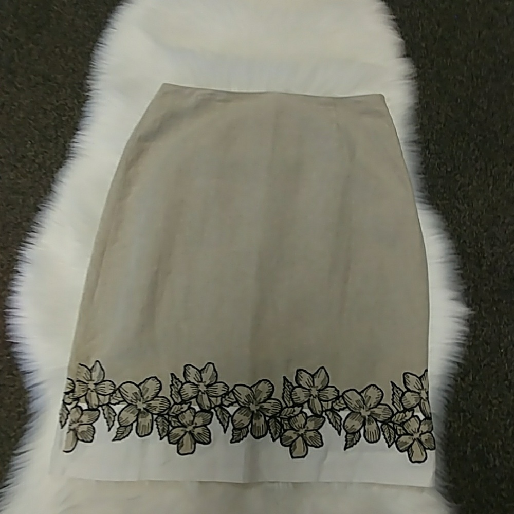 Ann Taylor Floral Hem A Line Skirt- Size 6